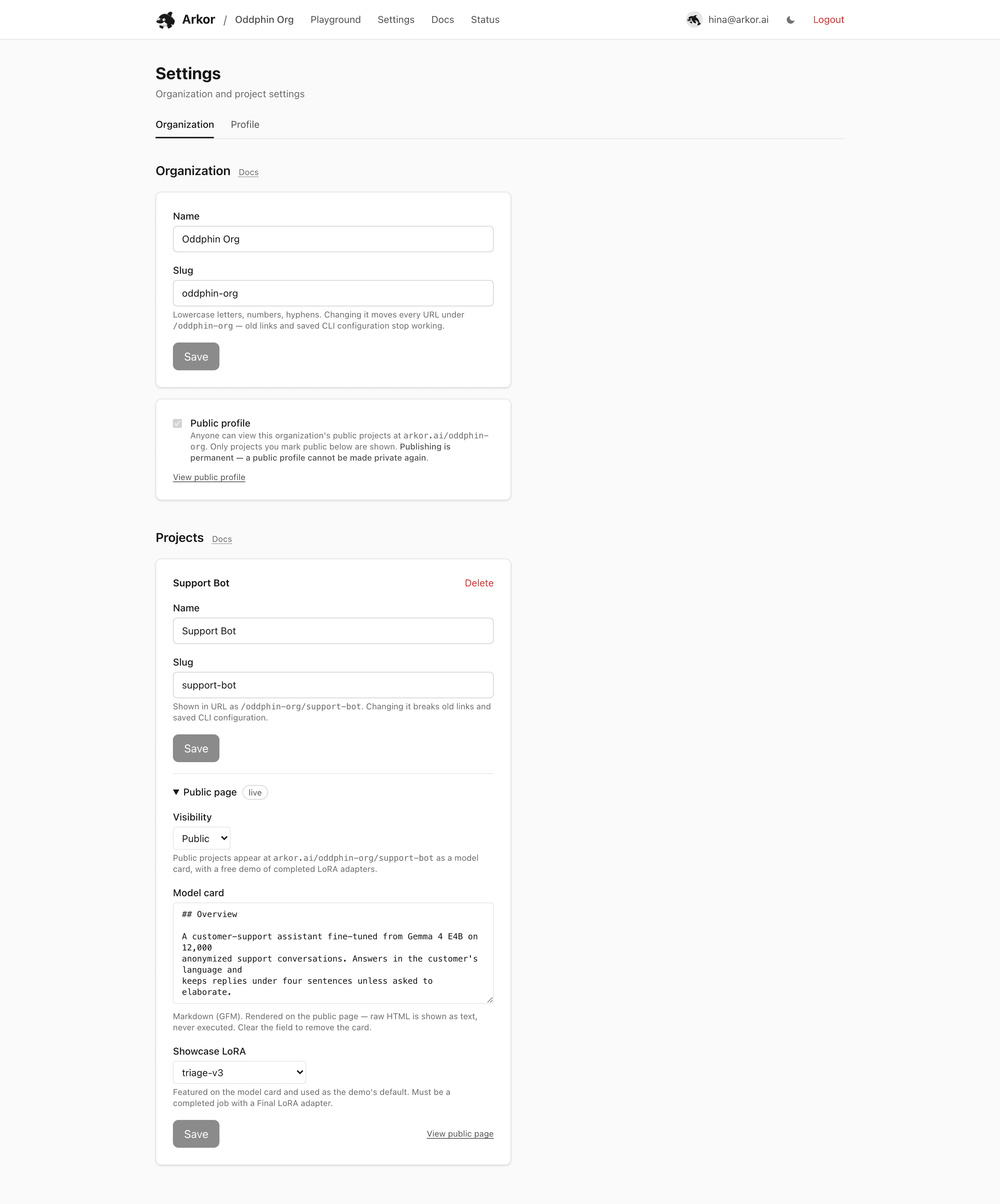 プロジェクトの Public page 設定。公開状態、モデルカード、ショーケースアダプターを管理する